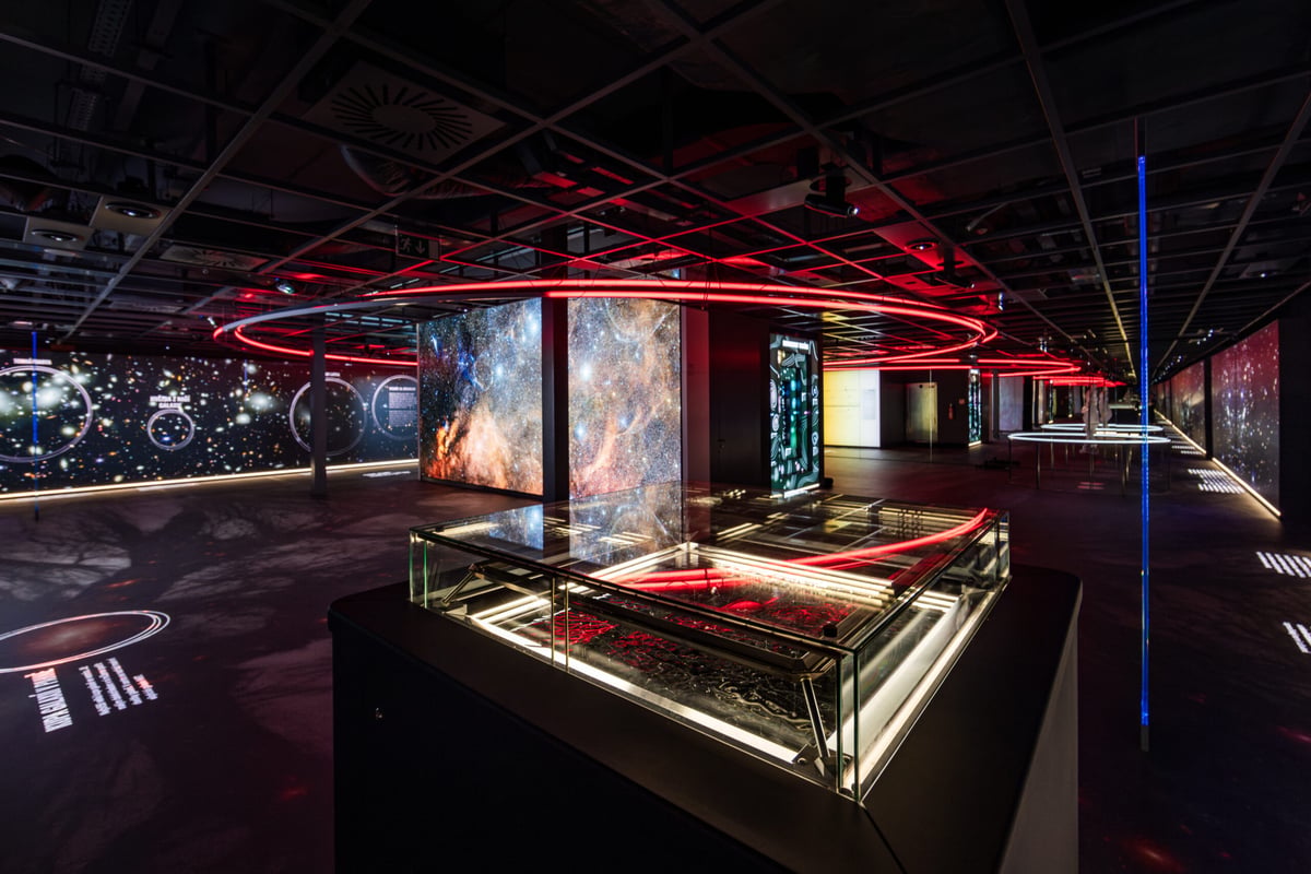 Exploratorium Vesmír za zrcadlem v Hvězdárně a planetáriu Brno